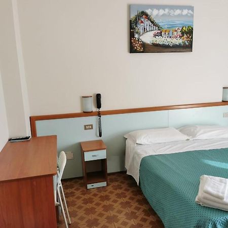 Apartament Garni Edward Bellaria-Igea Marina Zewnętrze zdjęcie