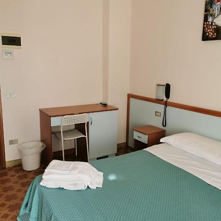 Apartament Garni Edward Bellaria-Igea Marina Zewnętrze zdjęcie